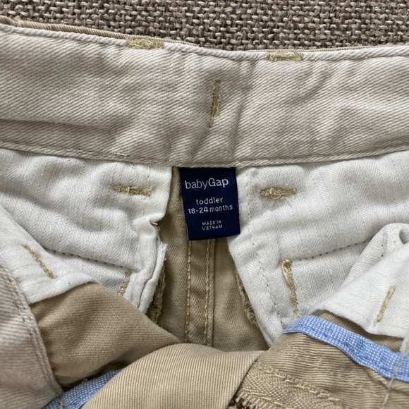 Baby Gap 18-24 months shorts (khaki and green) - Picture 3 of 4